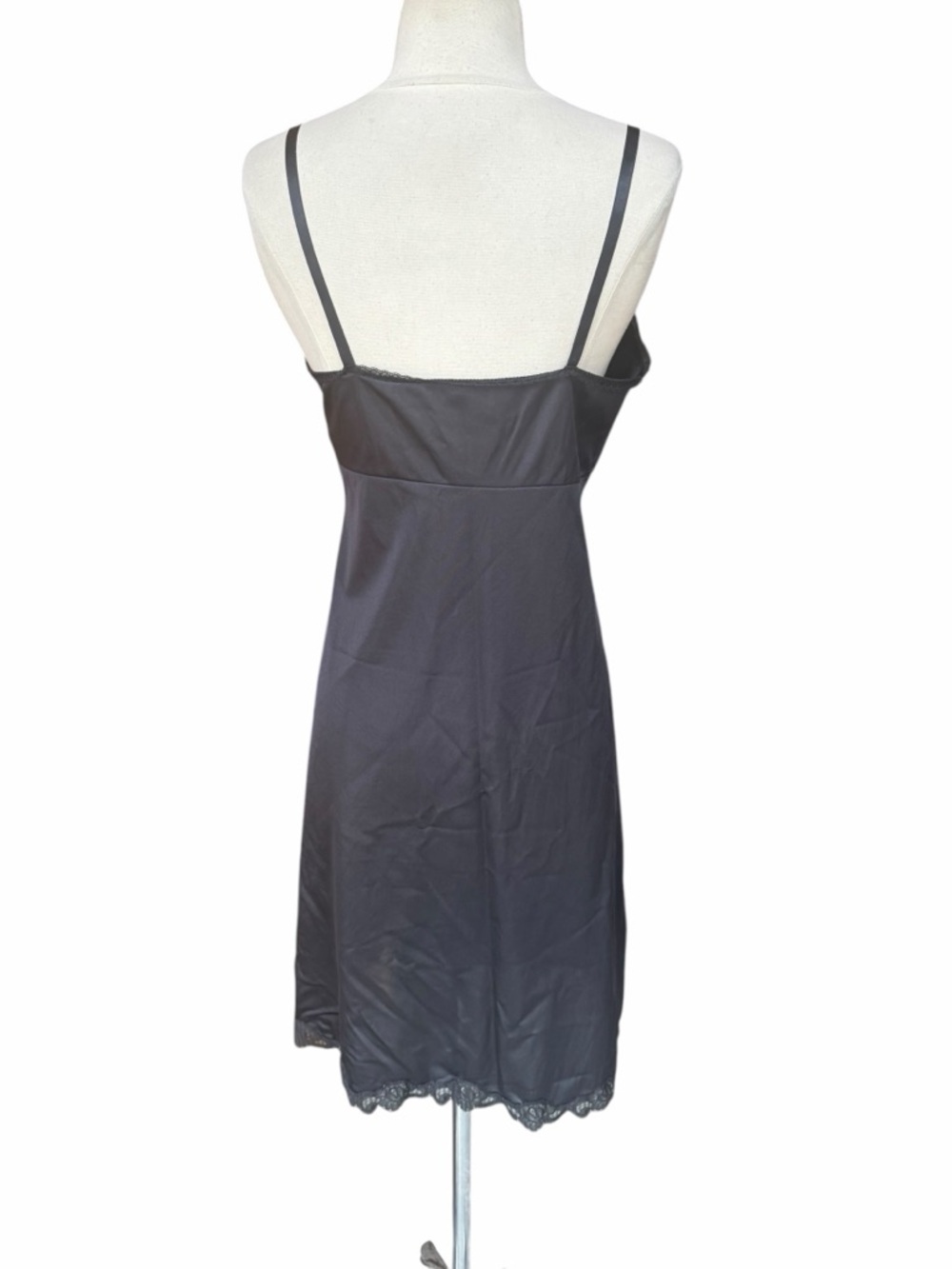 1980s/90s Ashley Taylor 100% Nylon V-Neckline Scalloped Floral Lace Slip - Picture 5 of 6